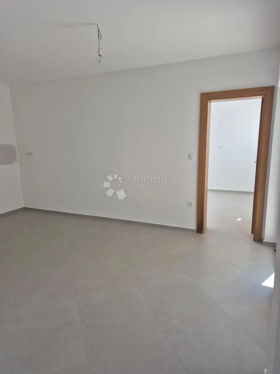 prodaje se – elegantan dvosoban stan u prizemlju u novogradnji, primošten - slika 12