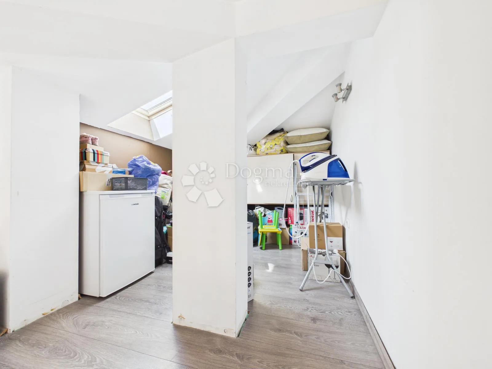 stan 83,2m2 s galerijom i terasom u manjoj zgradi + parking - slika 4