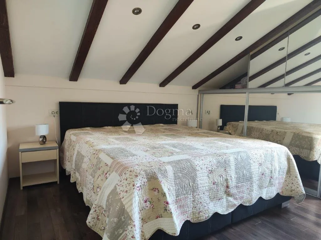 rogoznica- predivna villa na plaži - slika 27