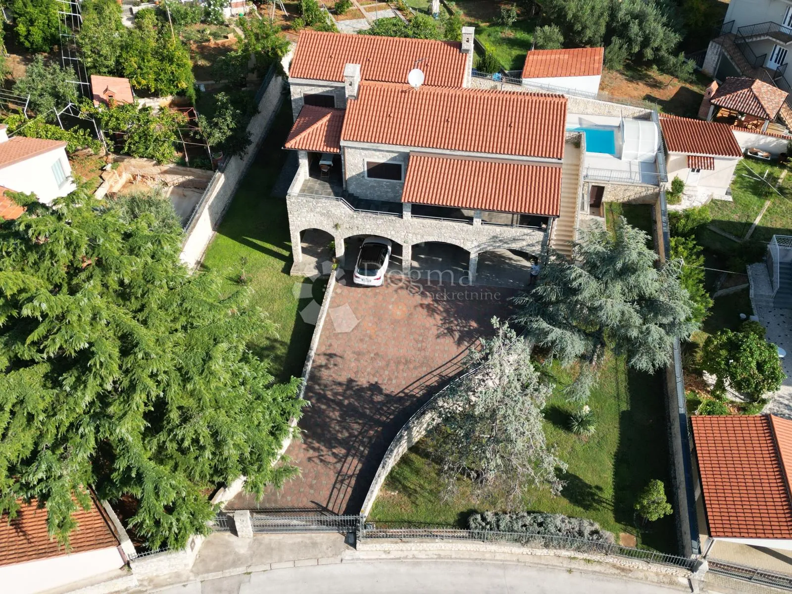 velika kamena kuća na odličnoj lokaciji u puli - slika 2