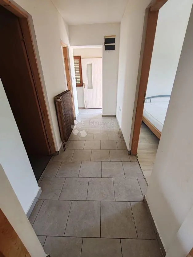 useljiva i opremljena kuća sve novo prilika - slika 17