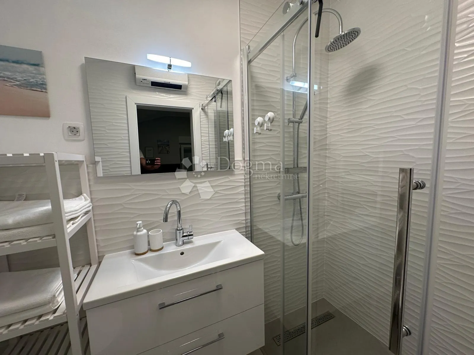 vir prodaje se apartman na atraktivnoj plaži 10 m od mora - slika 20
