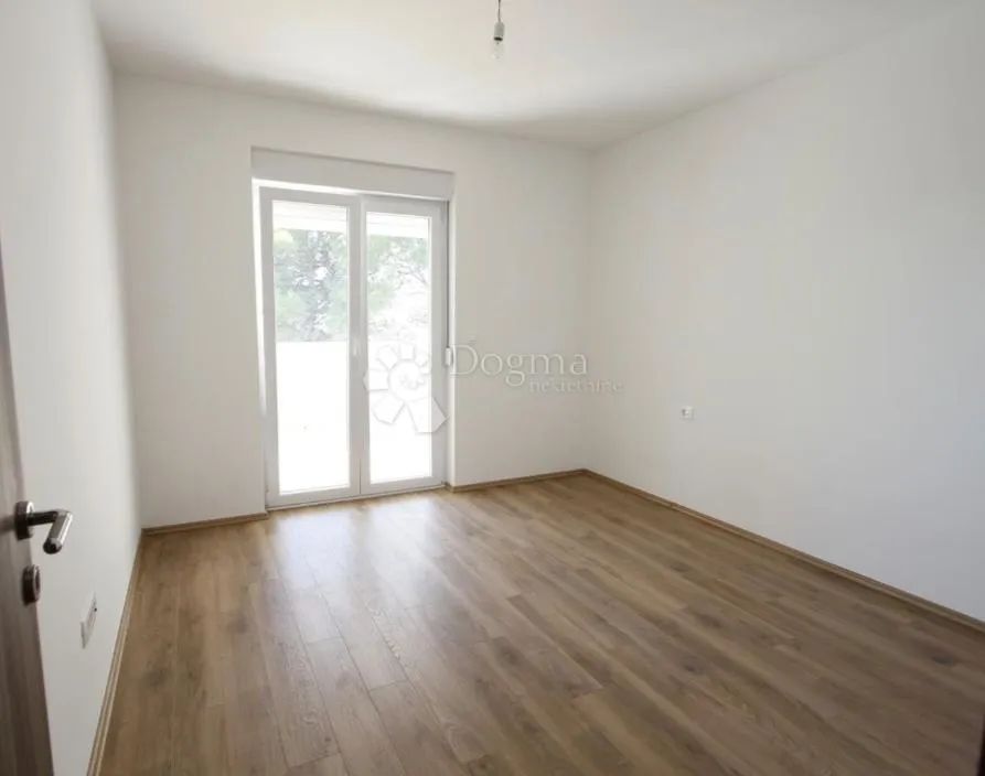 vodice - dvoetažni stan na 1. katu 130 m2 - slika 10