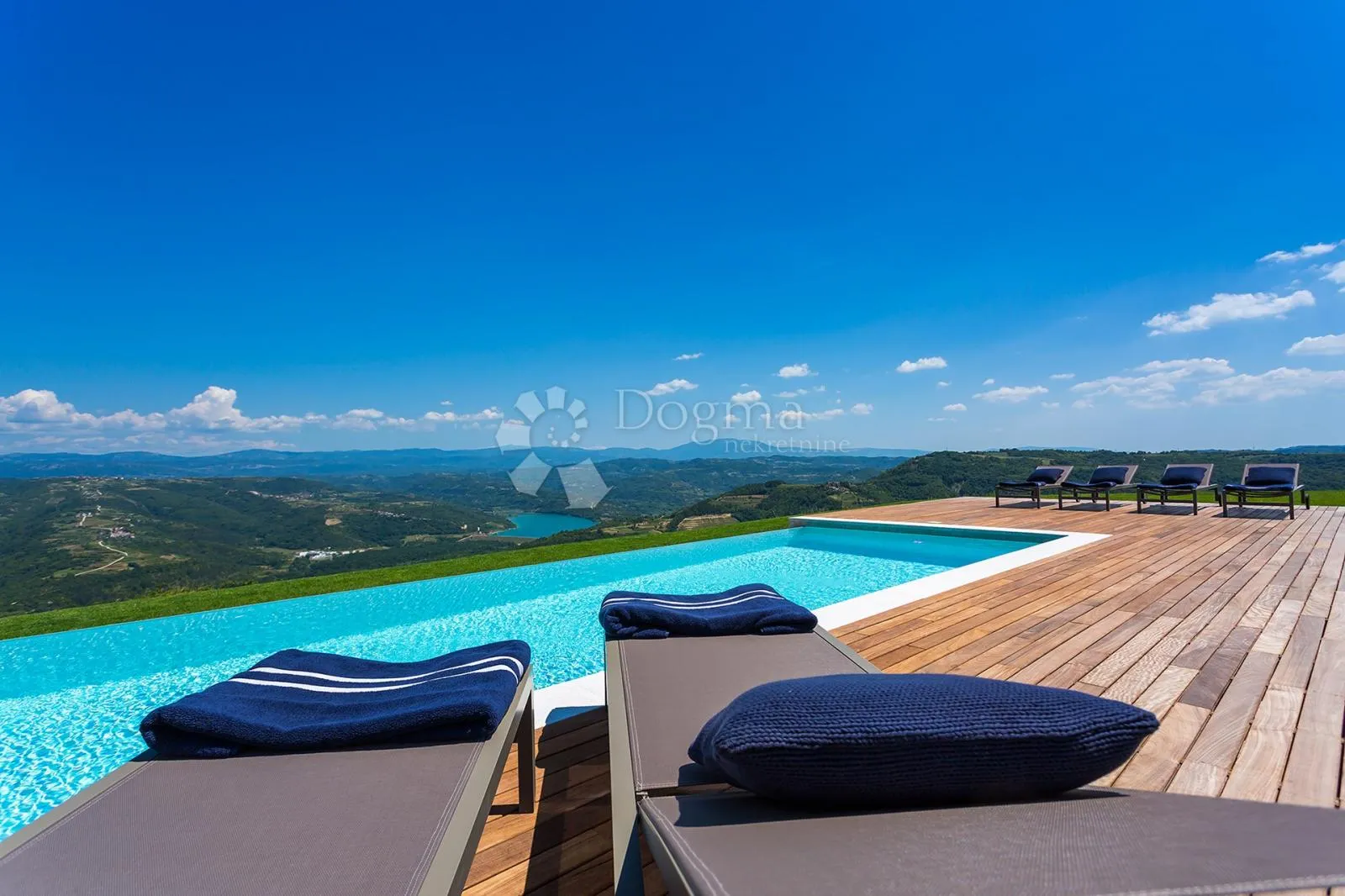 dizajnerska vila s panoramskim pogledom - slika 8