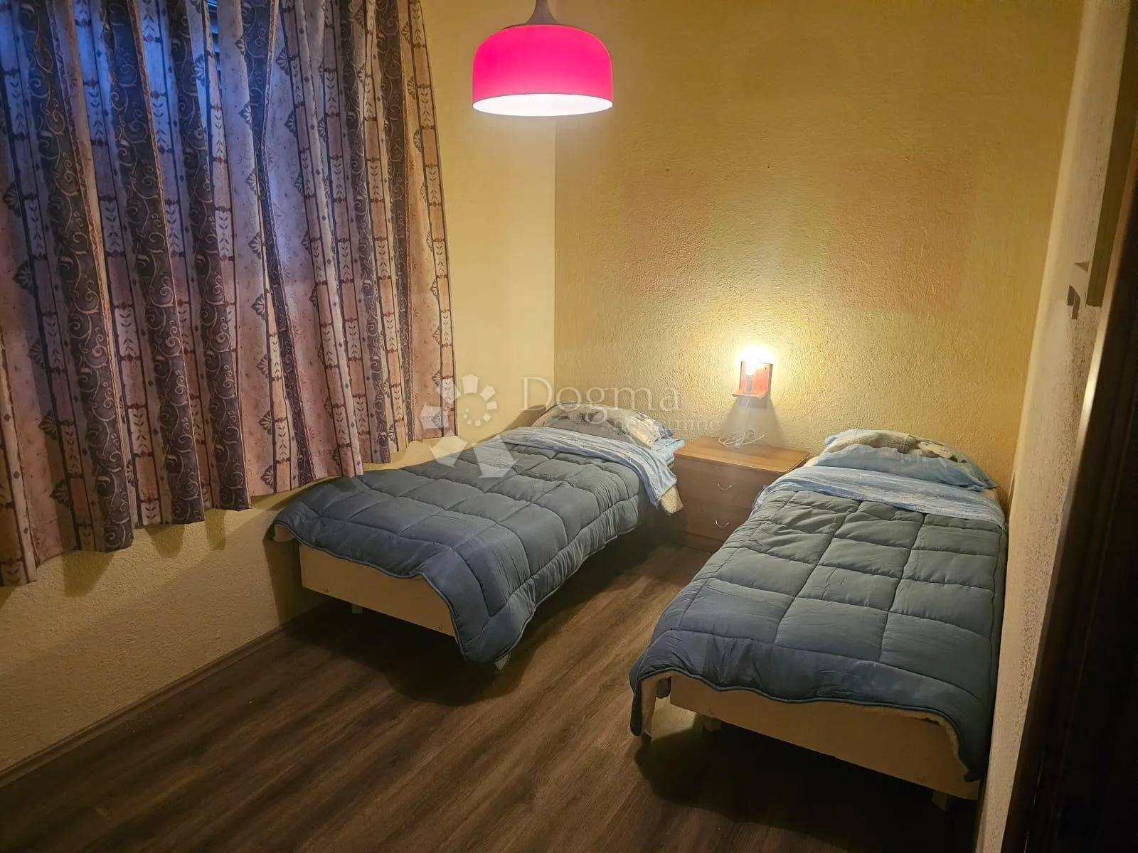 poreč - kuća sa dva stana i studio apartmanom - slika 7