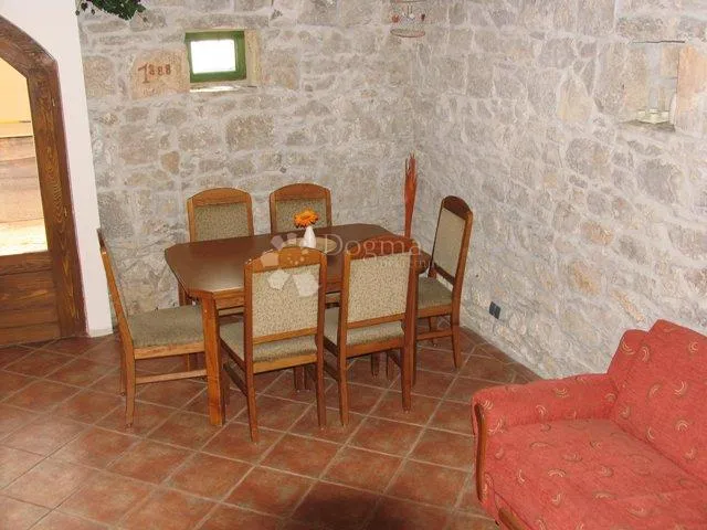 marušići - dvije kuće s bazenom i otvorenim pogledom na more !!! - slika 14