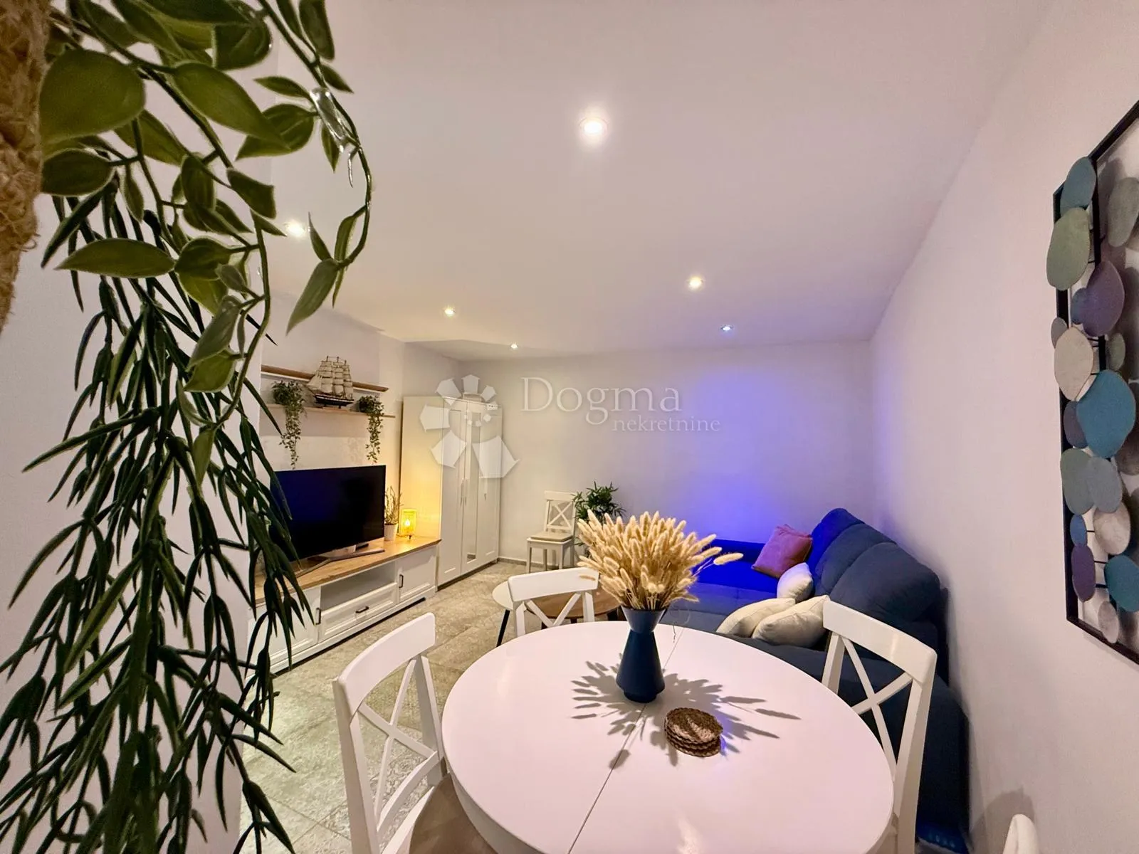 rustikalni studio apartman koji osvaja na prvi pogled – spoj topline, elegancije i mediteranskog šarma - slika 13
