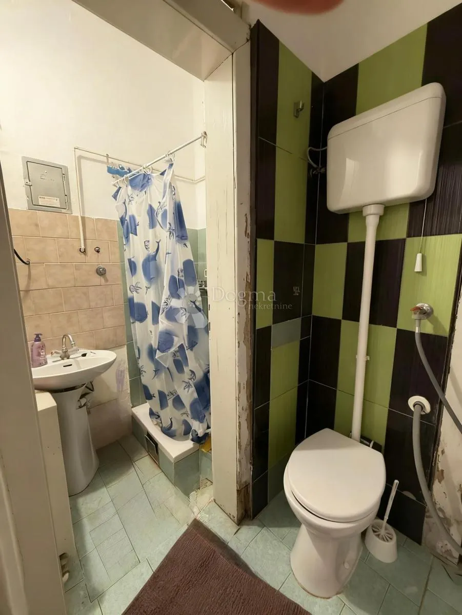 prostran stan na trešnjevci – 142 m² za obnovu - slika 11