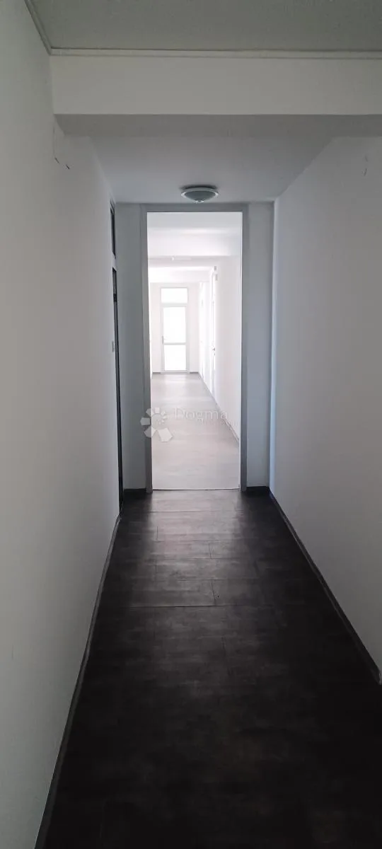 prodaja poslovnog prostora – strogi centar osijeka 400 m² - slika 5