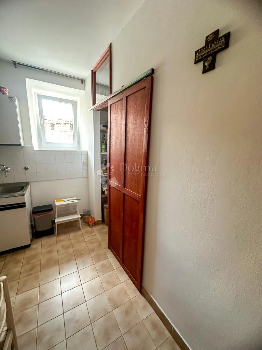 renovirana kamena kuća u srcu primoštena, 150 m2 - slika 6