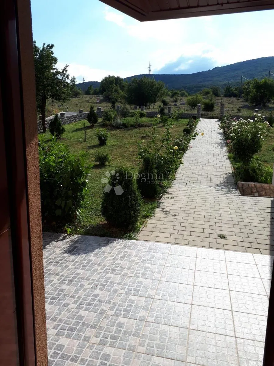 prostrana luksuzna kuća u korenici - slika 13