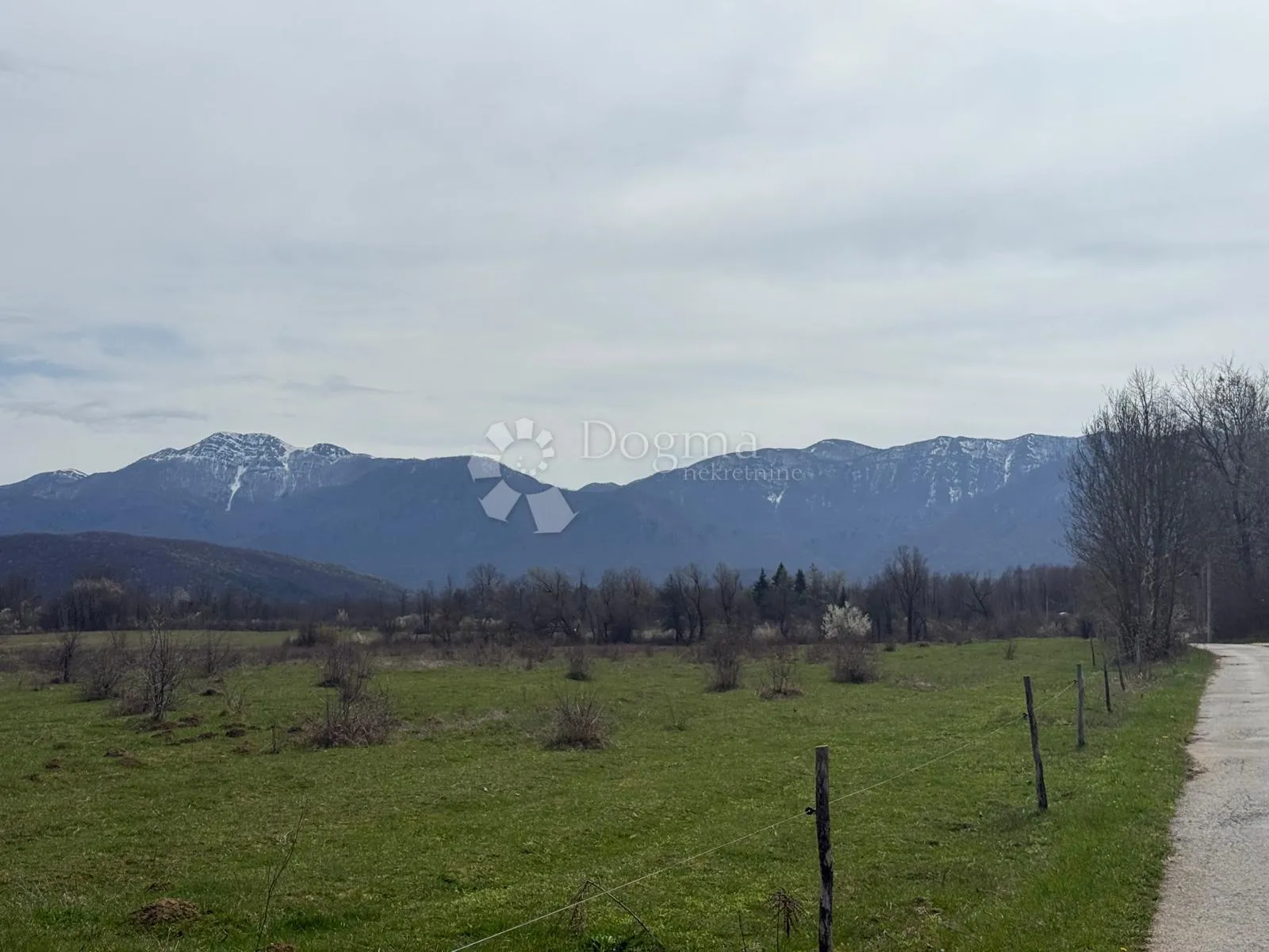 prilika !!! priroda pogled na velebit 5min do centra - slika 4