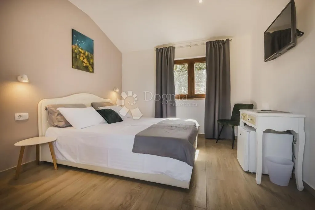 kuća s restoranom i 4 sobe za turistički najam - namješteno - slika 5