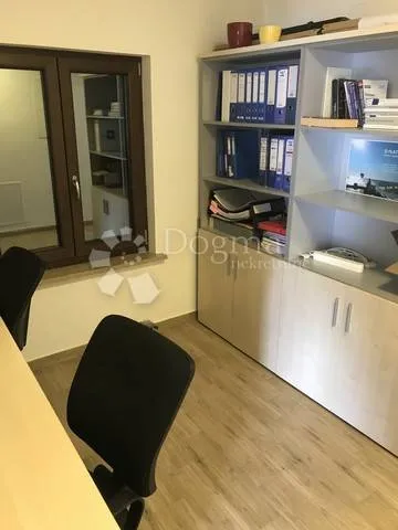 samostojeća kuća bulevard, 250 m² plus garaža 54,59m2 - slika 15