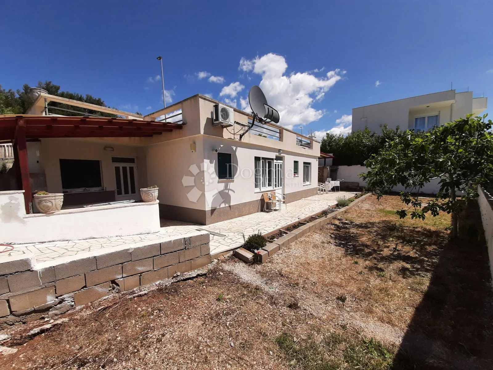 kuća 142m2 sa 2 apartmana, 100m od mora - sunčana rogoznica - slika 2