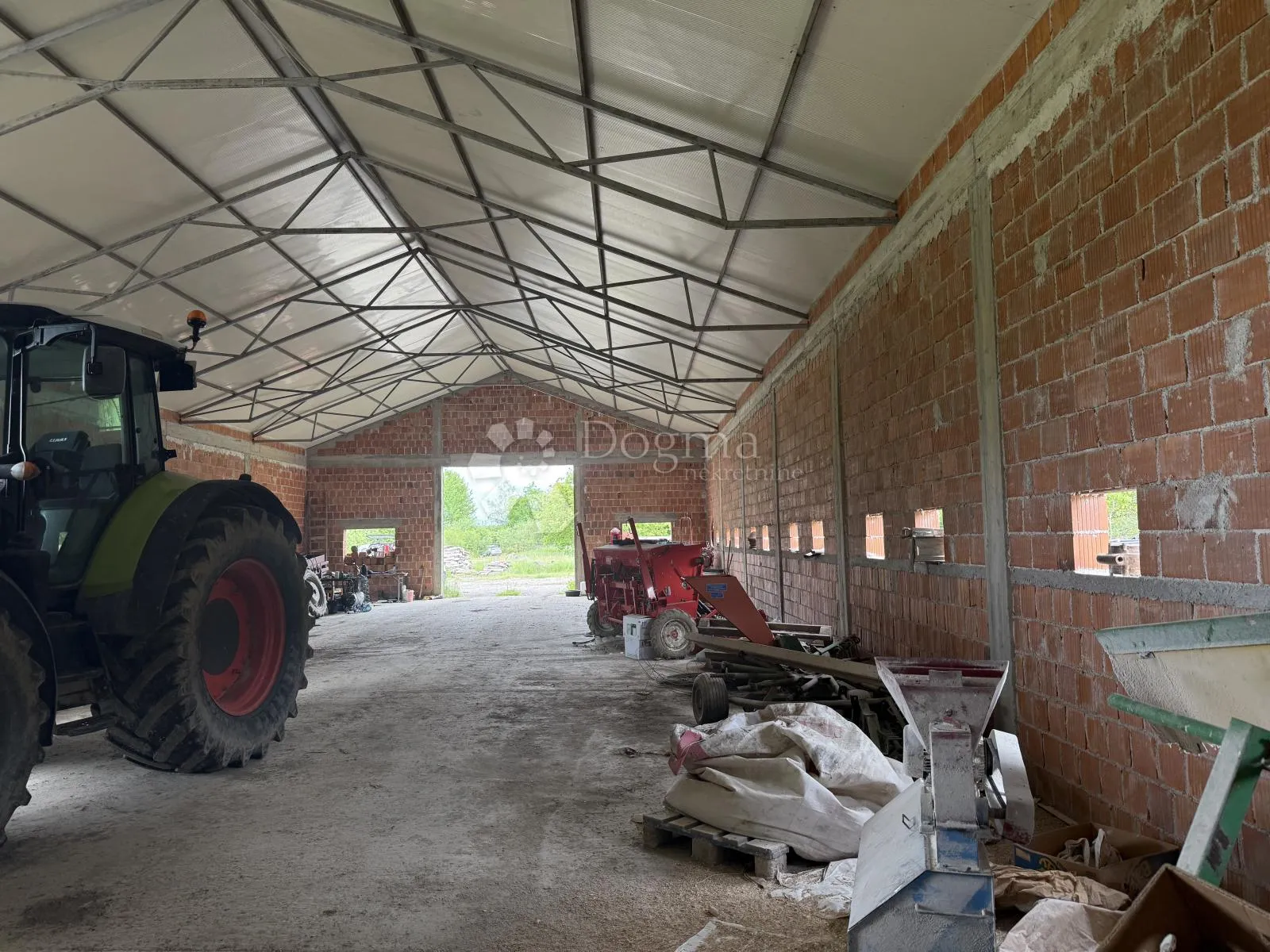 poljoprivredno zemljište 12.063 m² s gospodarskom zgradom 600 m² - slika 12