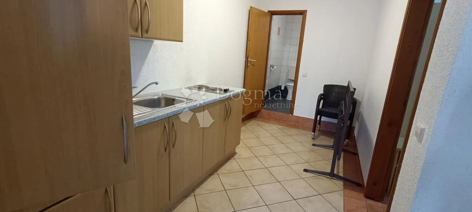 omišalj, kuća sa 9 apartmana - slika 2