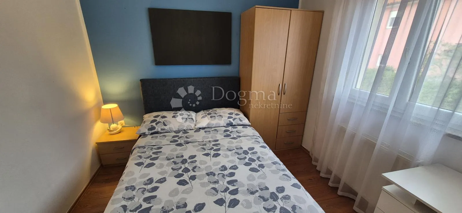 kuća sa 2 stana i bazenom - slika 78