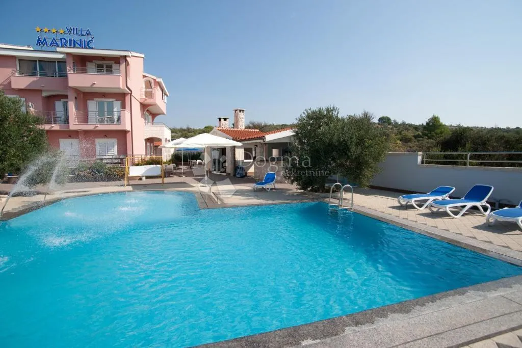 prodaje se – vila s neprocjenjivim pogledom na more, otoke i primošten - slika 5
