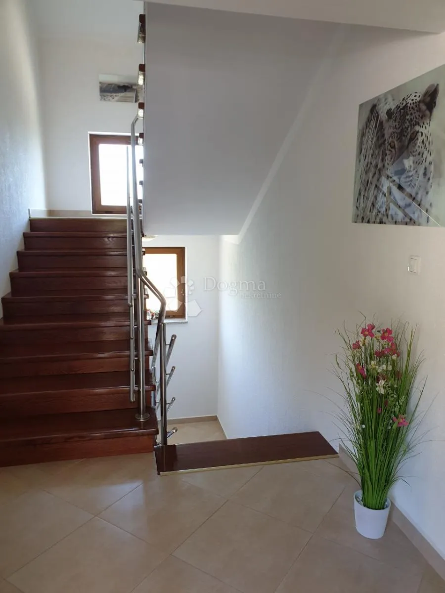 obiteljska kuća, ičići-poljane 280m2 - slika 20