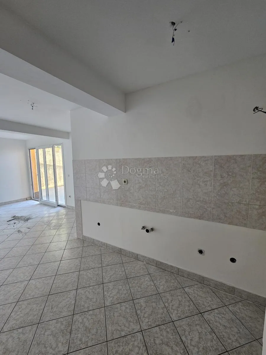 novo u ponudi! apartman njivice! - slika 7