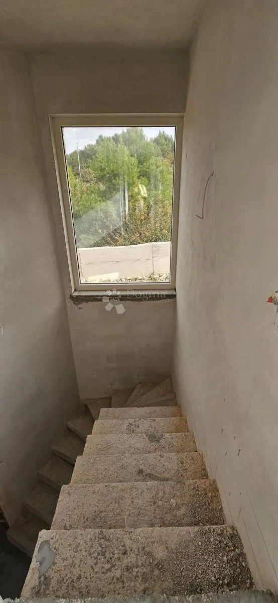 kamena kuća s bazenom i pogledom na more - slika 7