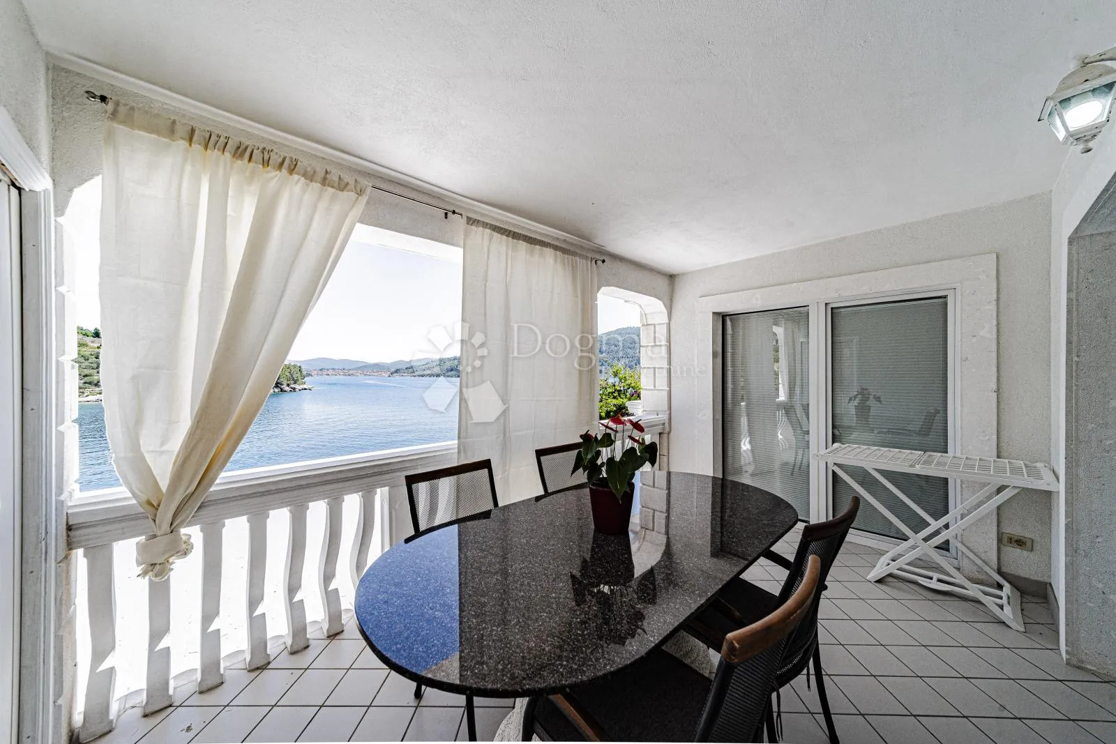 prvi red do mora: samoodrživa apartmanska vila s uhodanim poslovanjem – vela luka, korčula - slika 151