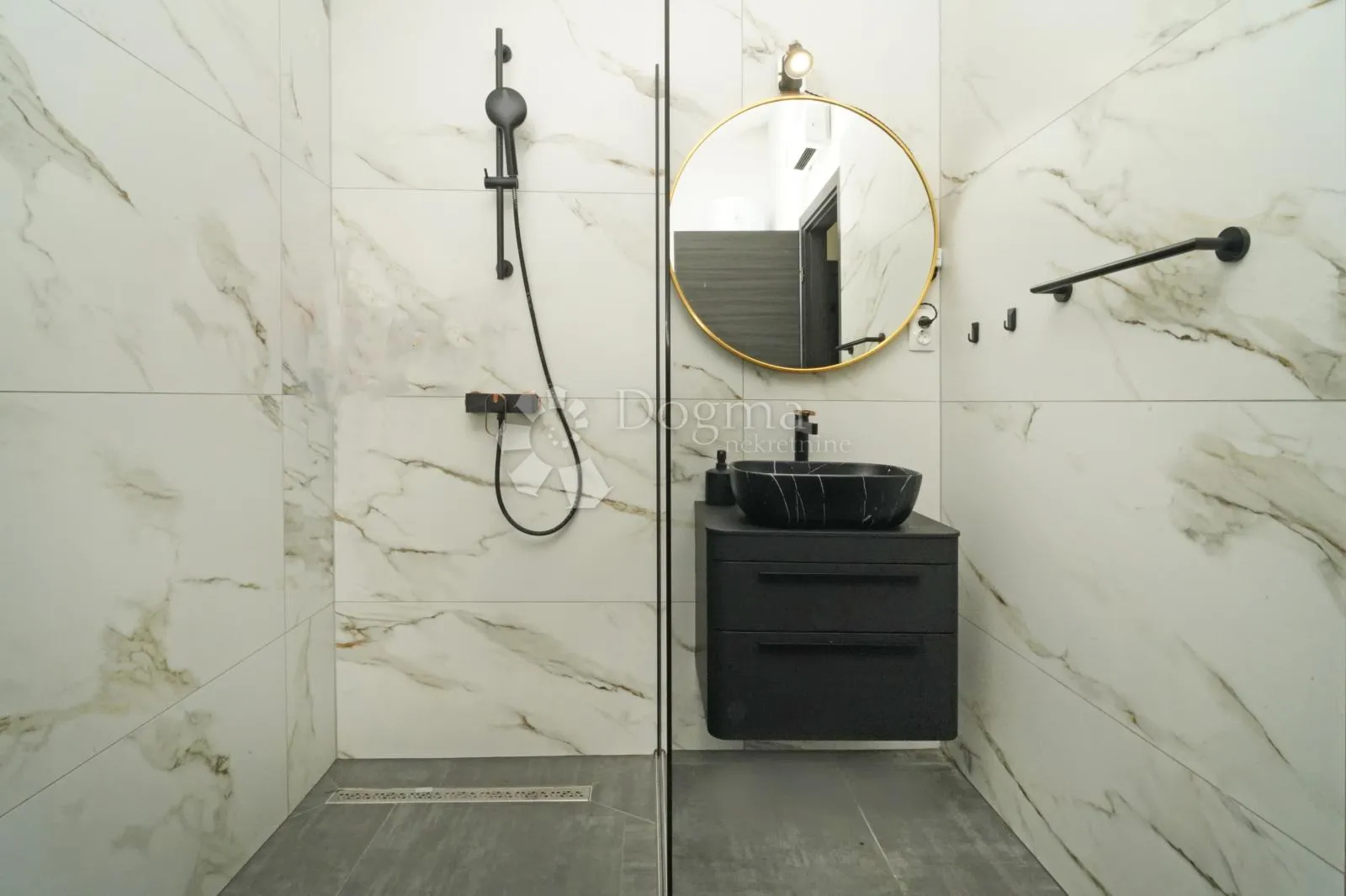 moderna prizemnica s bazenom i jacuzzijem na parceli od 944 m² – mirna lokacija u okolici višnjana - slika 17
