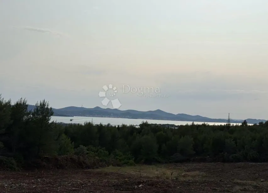 građrvinsko zemljište s panoramskim pogledom crno - slika 2