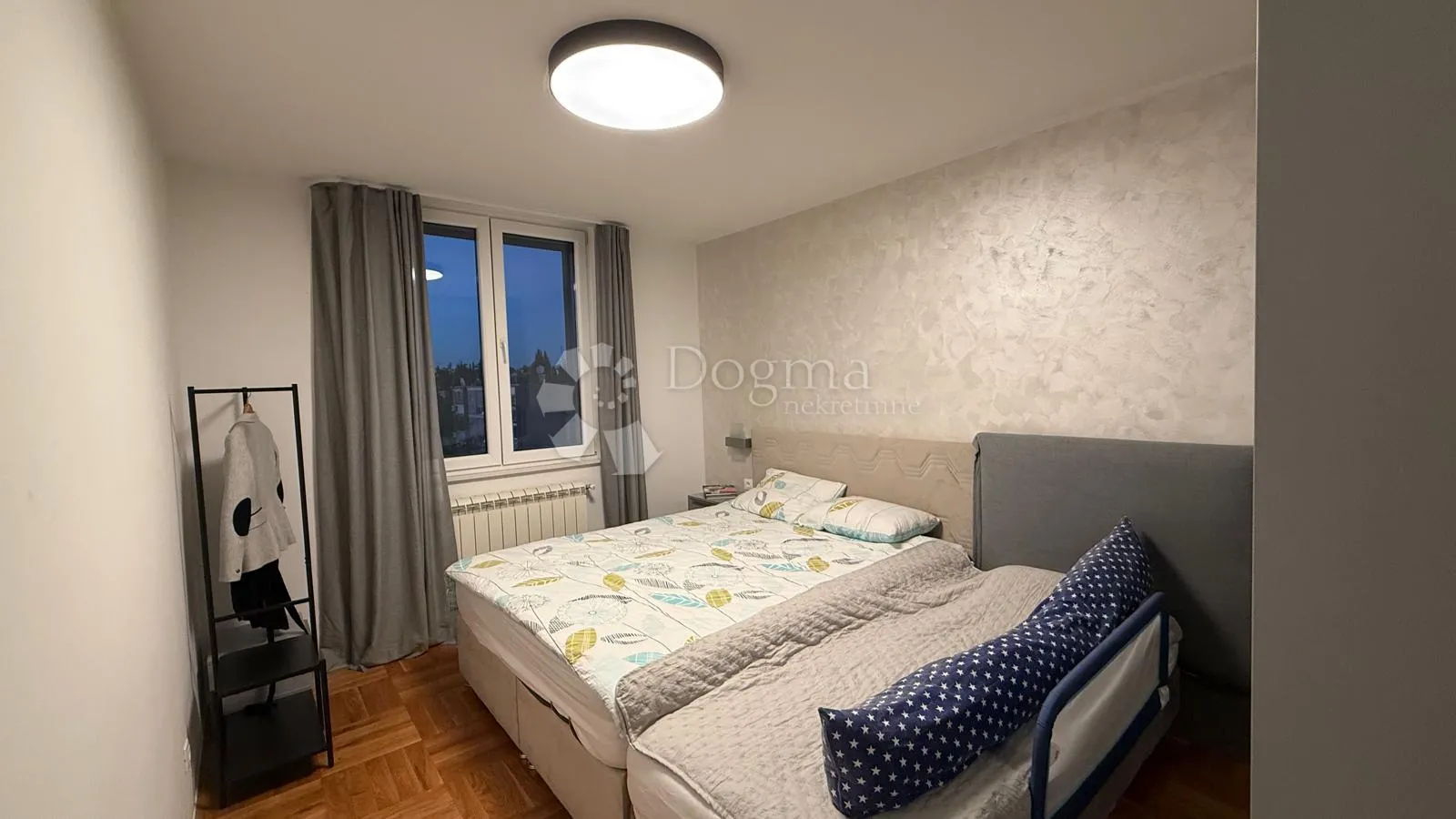 moderan renoviran stan - 5 minuta do mora! - slika 17