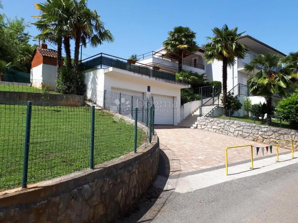 lovran, centar – samostojeća kuća s velikom okućnicom, 2 stana - slika 27