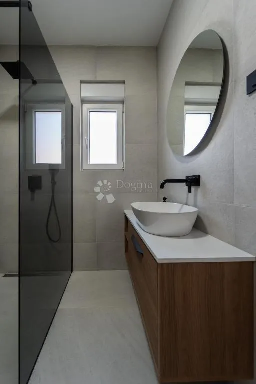 turanj - villa s bazenom, spremna za useljenje - 350m od mora - slika 36