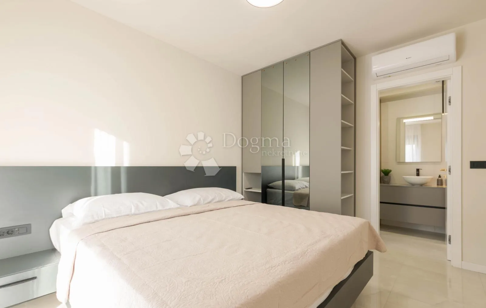 crno, zadar -luksuzan trosoban stan - prizemlje s bazenom 100 m² - slika 11