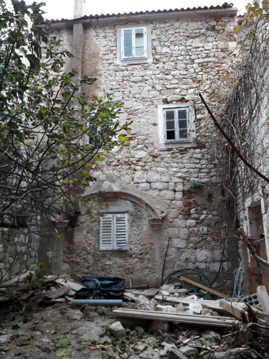 palača iz xv.st., pag - slika 1
