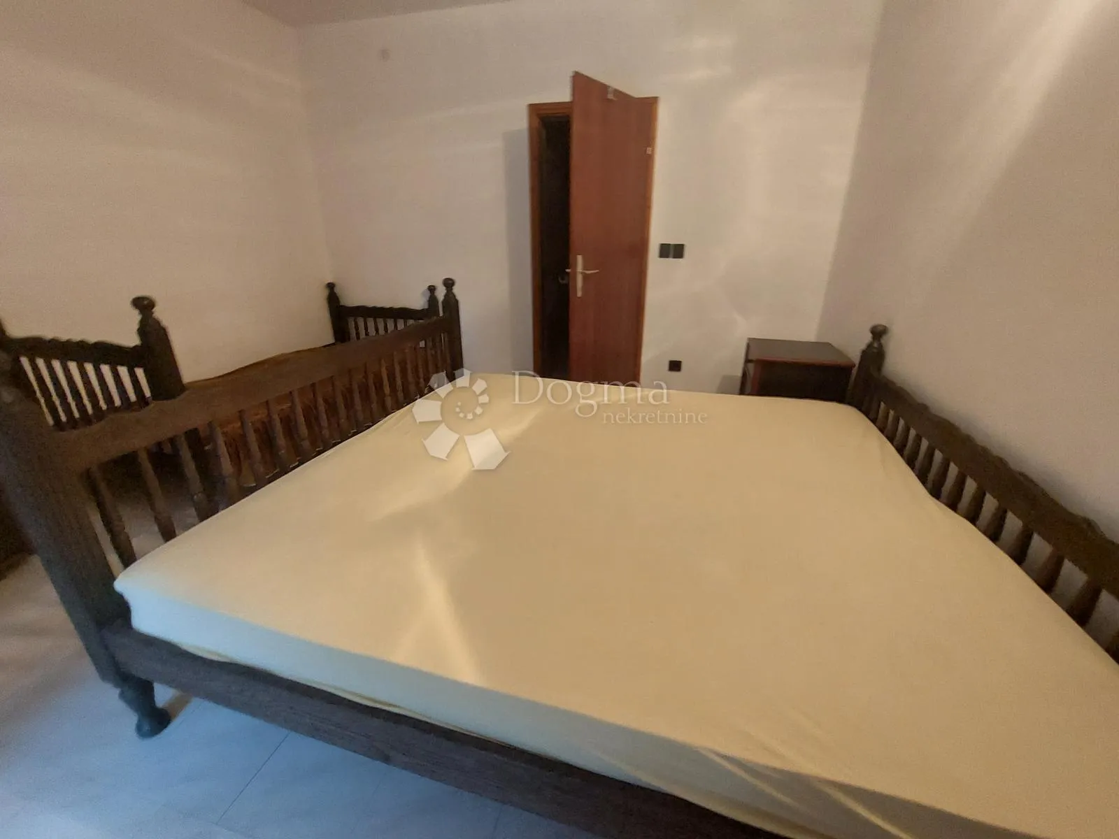 kuća sa 5 apartmana - slika 10