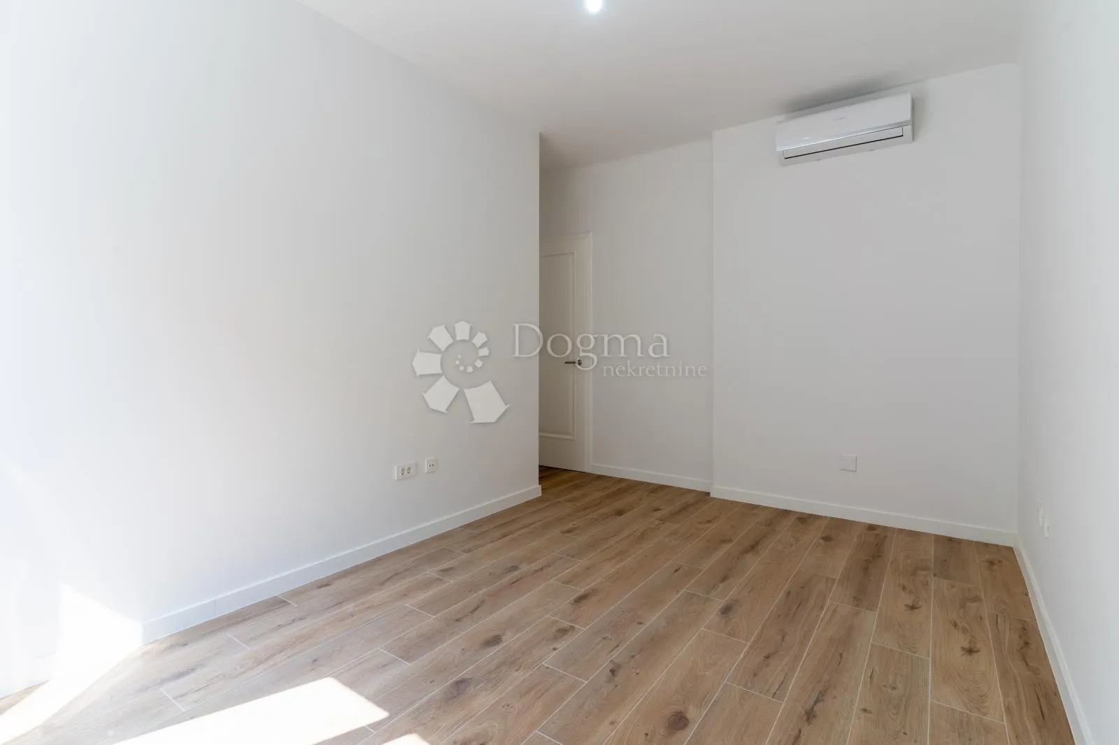vrhunski uređen poslovni prostor 110 m² - donji grad - slika 17