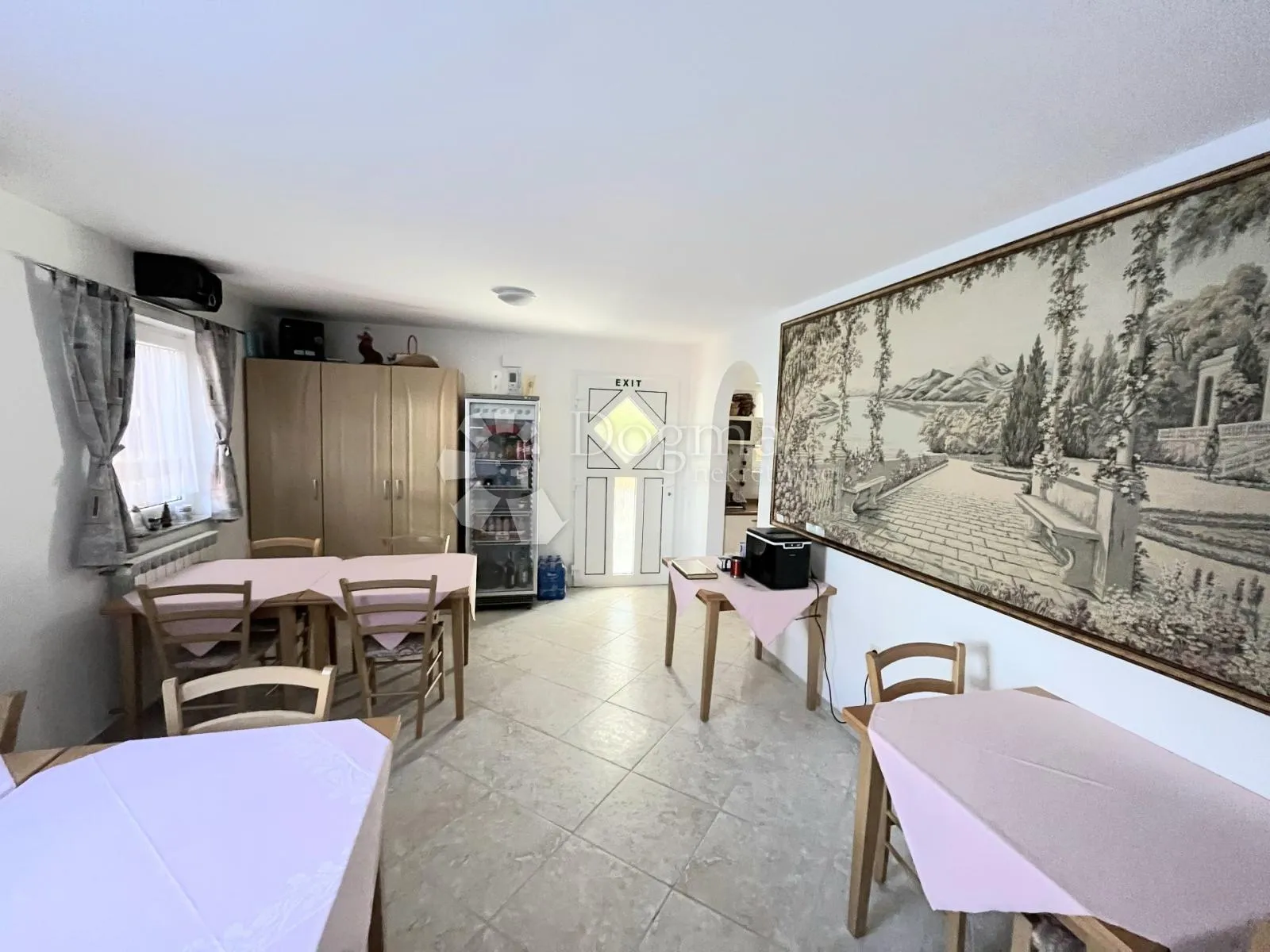 prekrasna villa s bazenom - slika 14