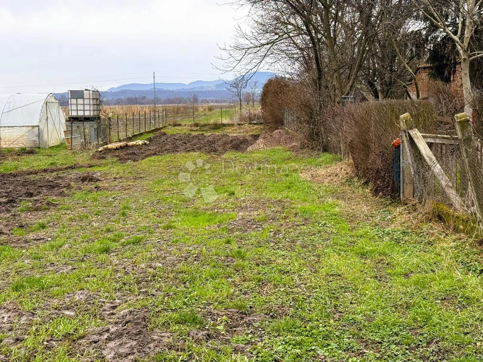 kuća s brojnim gospodarskim objektima - slika 23