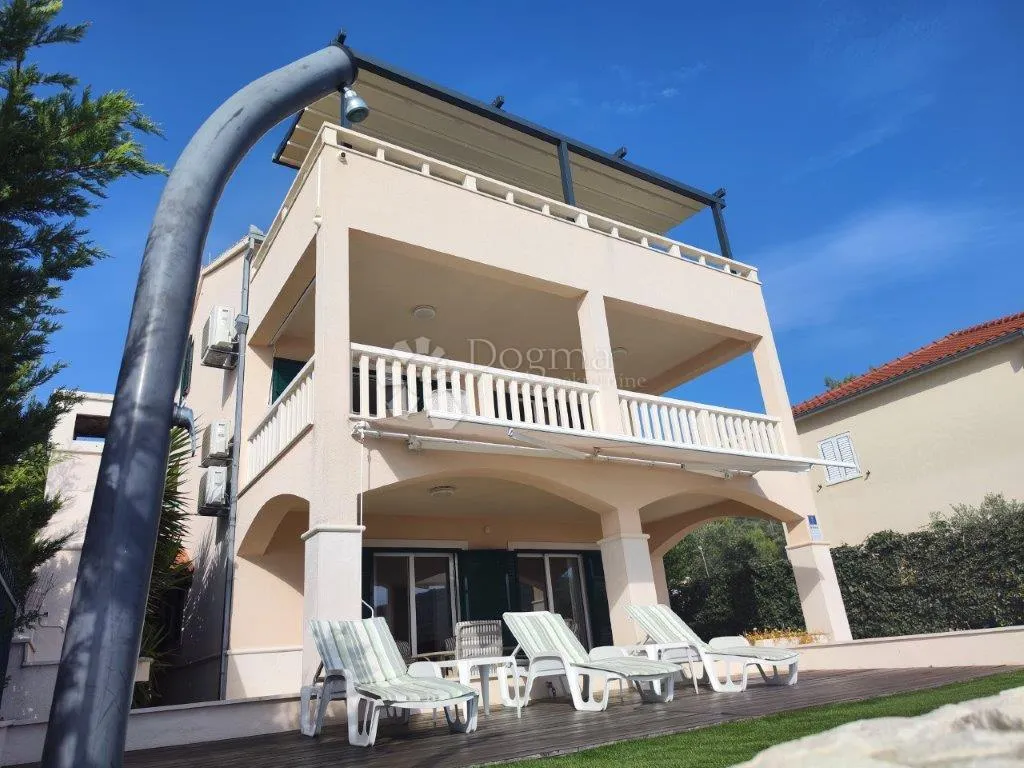 rogoznica- predivna villa na plaži - slika 5