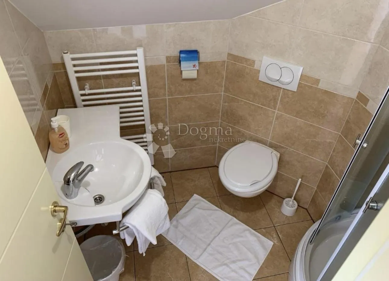 prodaja poslovne zgrade-hotel-restoran - slika 19
