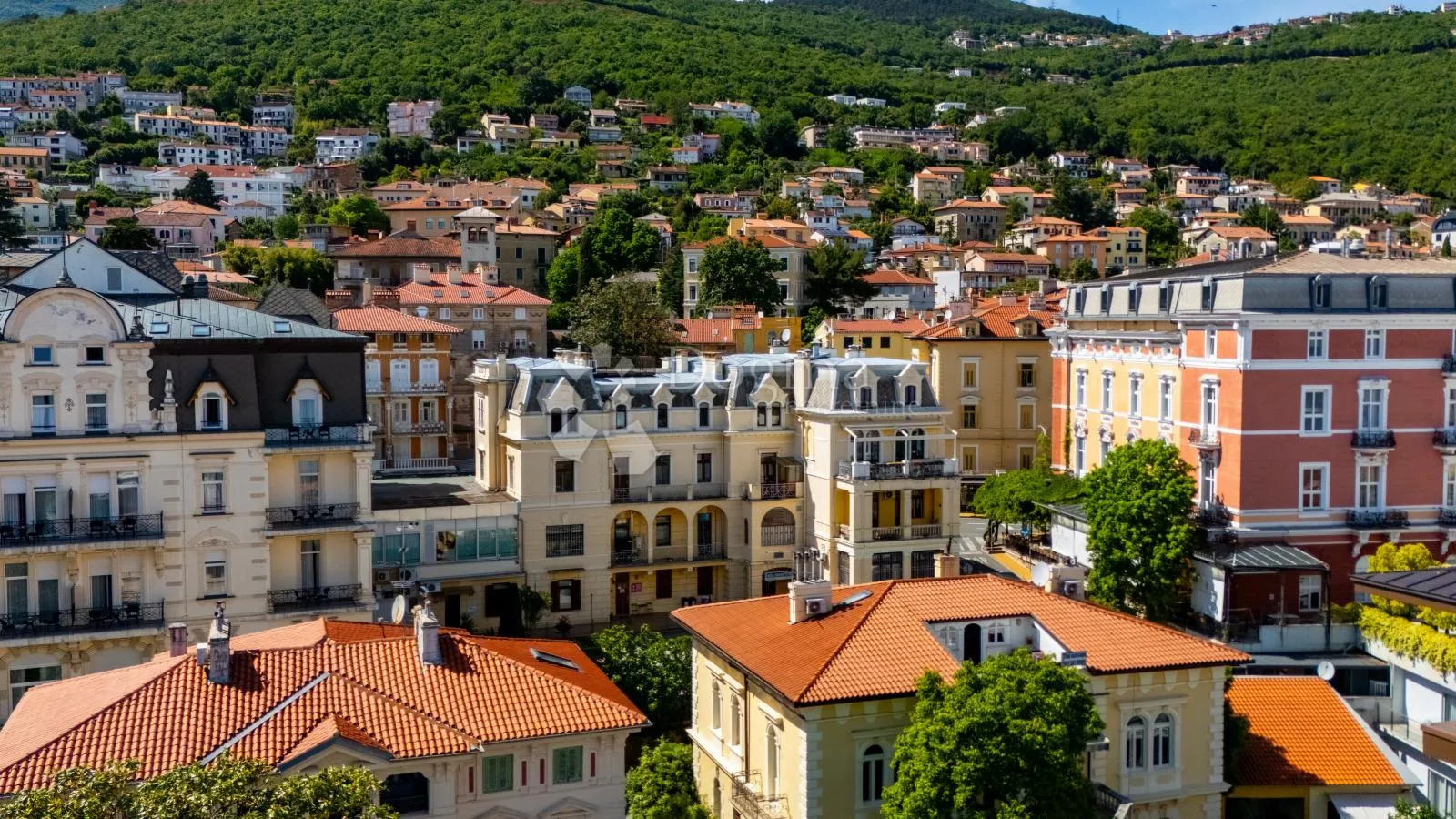 penthouse u vili u centru opatije - slika 15