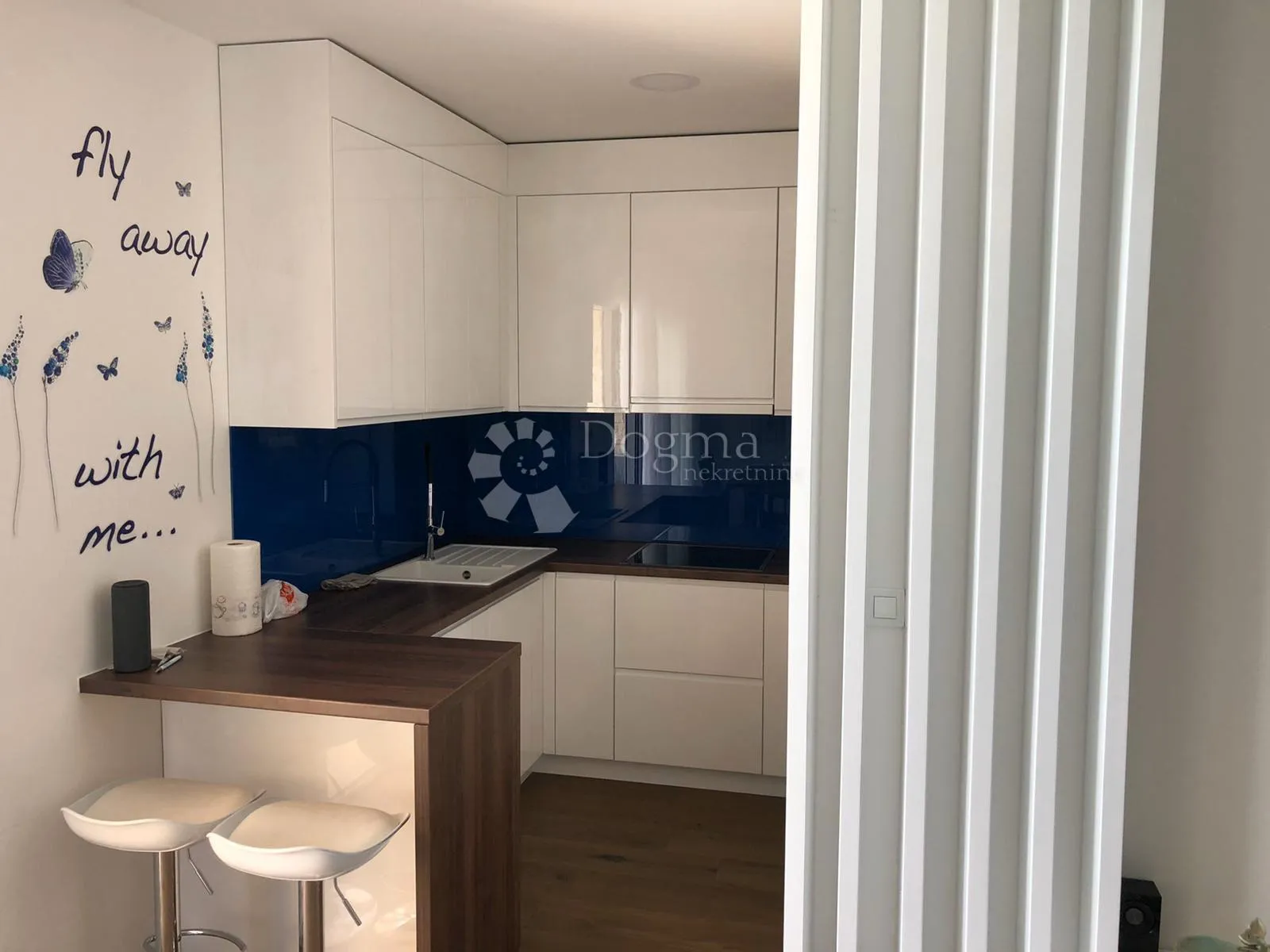 betina – luksuzni apartman s privatnim bazenom, 1. red do mora! - slika 11