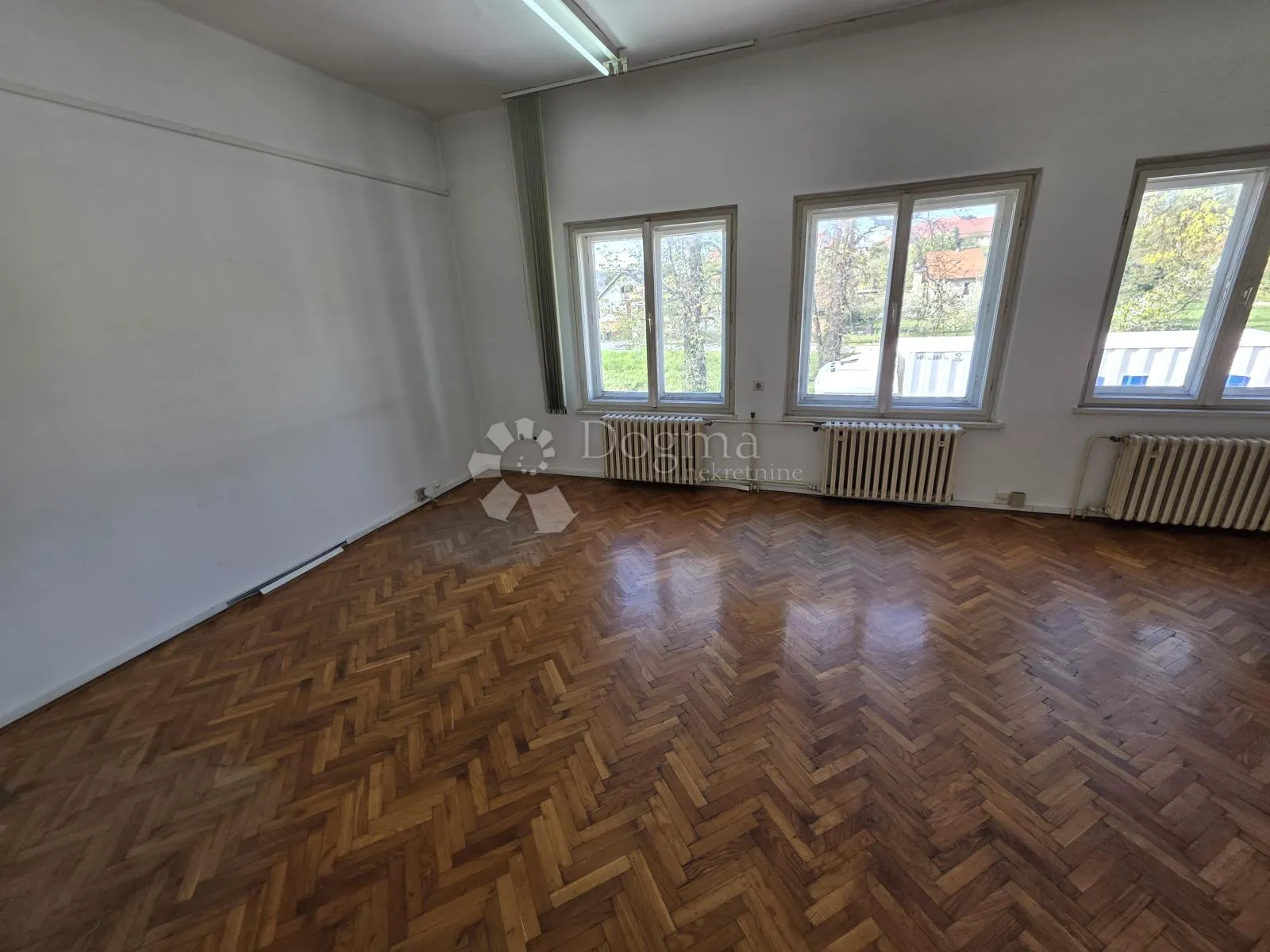 najam uredskog prostora cca 298m² - 8 ureda, spremište - slika 3