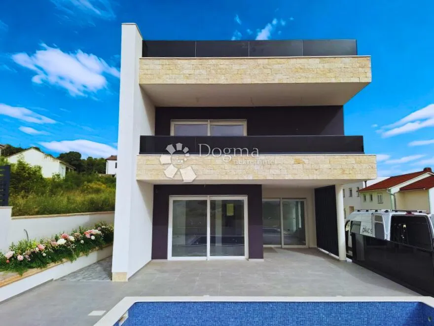 moderan dom za odmor i investiciju – luksuzna vila s panoramskim pogledom na more - slika 2
