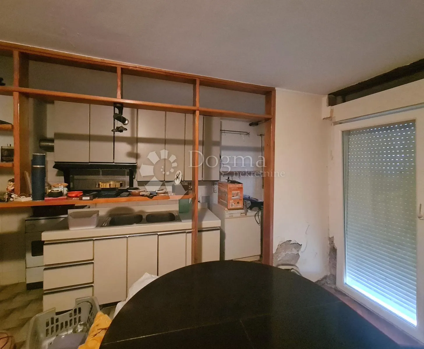 kuća na odličnoj lokaciji - slika 12
