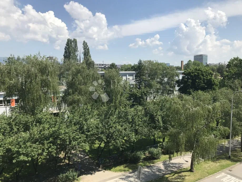2-soban stan s balkonom, kruge – odlična lokacija - slika 12