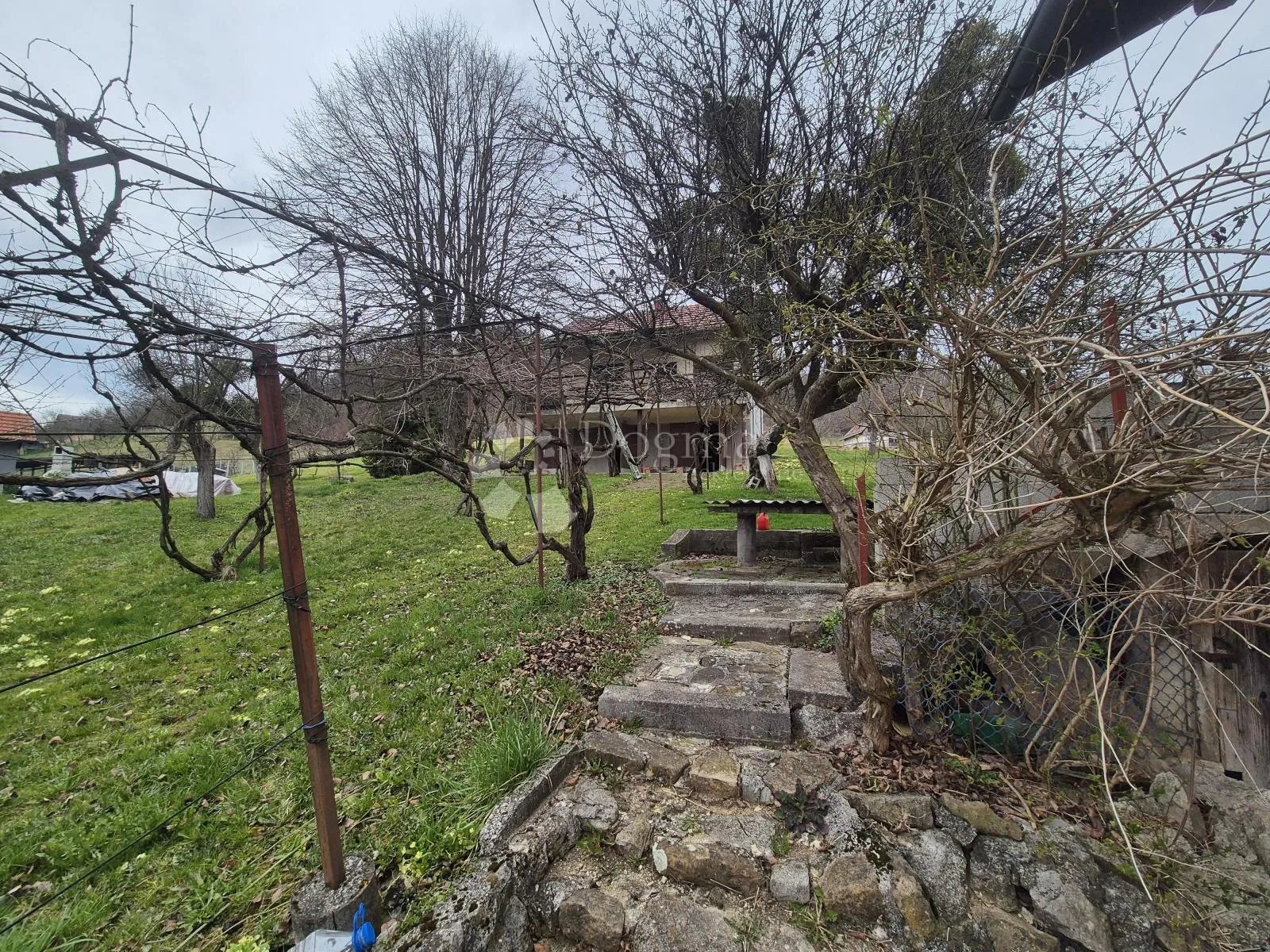 kvalitetna obiteljska kuća nadomak centra desinića - slika 11