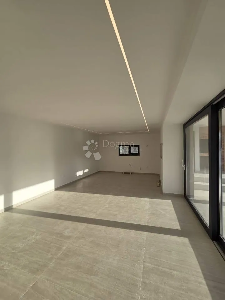 briševo moderna prizemnica s velikim vrtom - slika 2