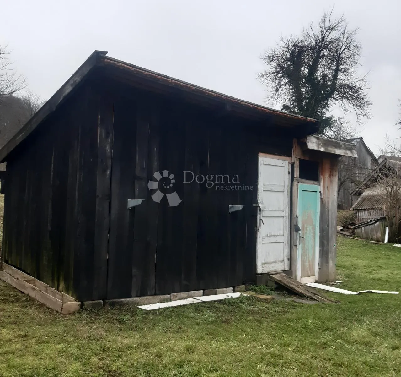 kuća za adaptaciju u drežnici sa 8 stanova - slika 18