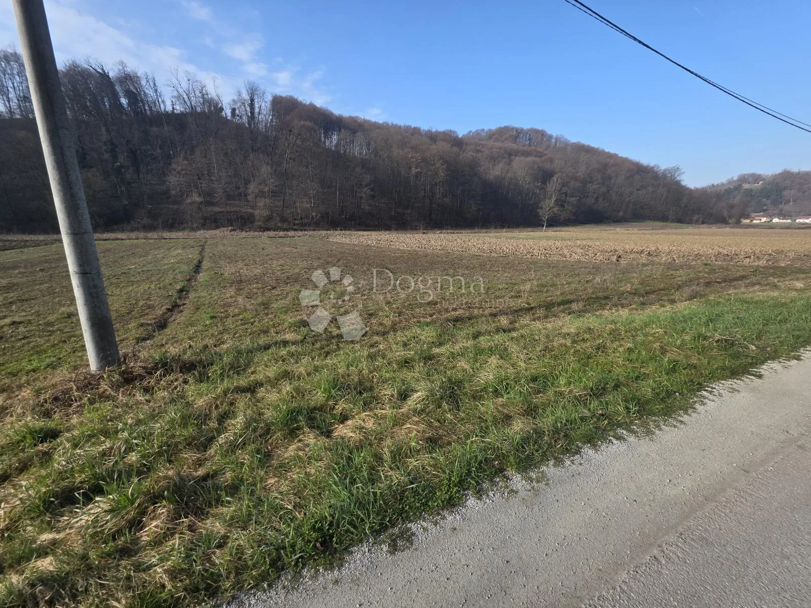 građevinsko zemljište 1.618 m² – ravan teren, mirna lokacija, blizina sv. križ začretja i zaboka - slika 2
